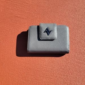 NWOT ADRIENNE VITTADINI GRAY WALLET